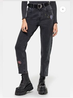 NWT Disturbia Rosanella Floral Embroidered Denim Mom Jean Black Waist Sz 28